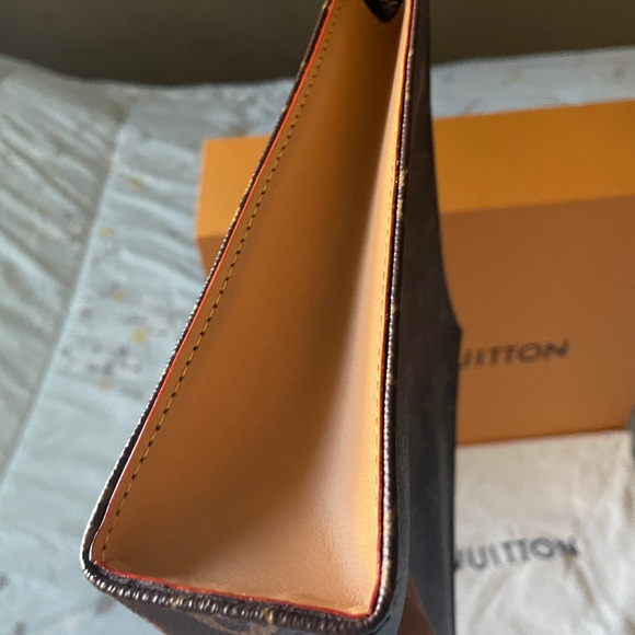 Louis Vuitton Toiletry Pouch on Chain - Picture 6 of 15